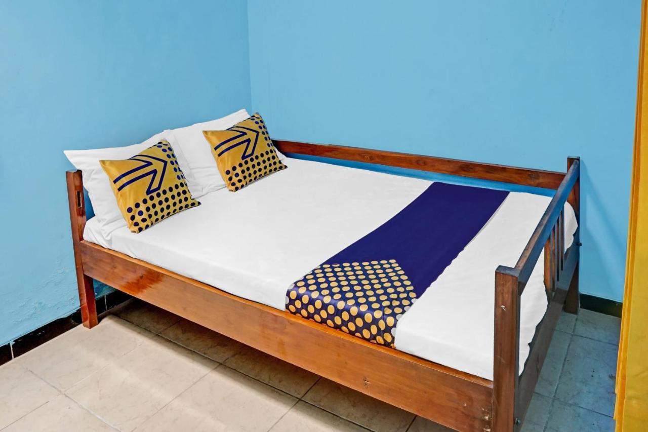 Oyo 90729 Sekar Guest House Jember Bagian luar foto
