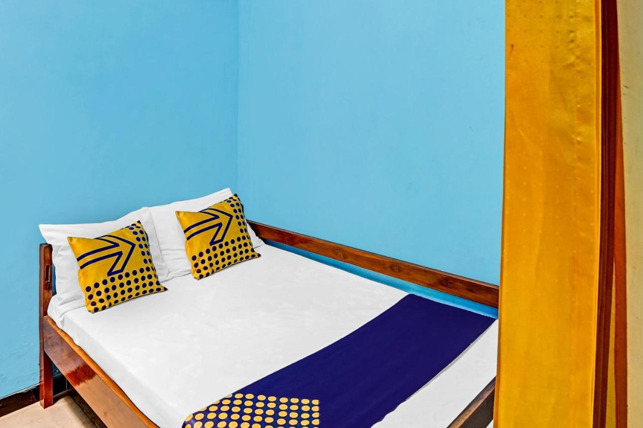 Oyo 90729 Sekar Guest House Jember Bagian luar foto