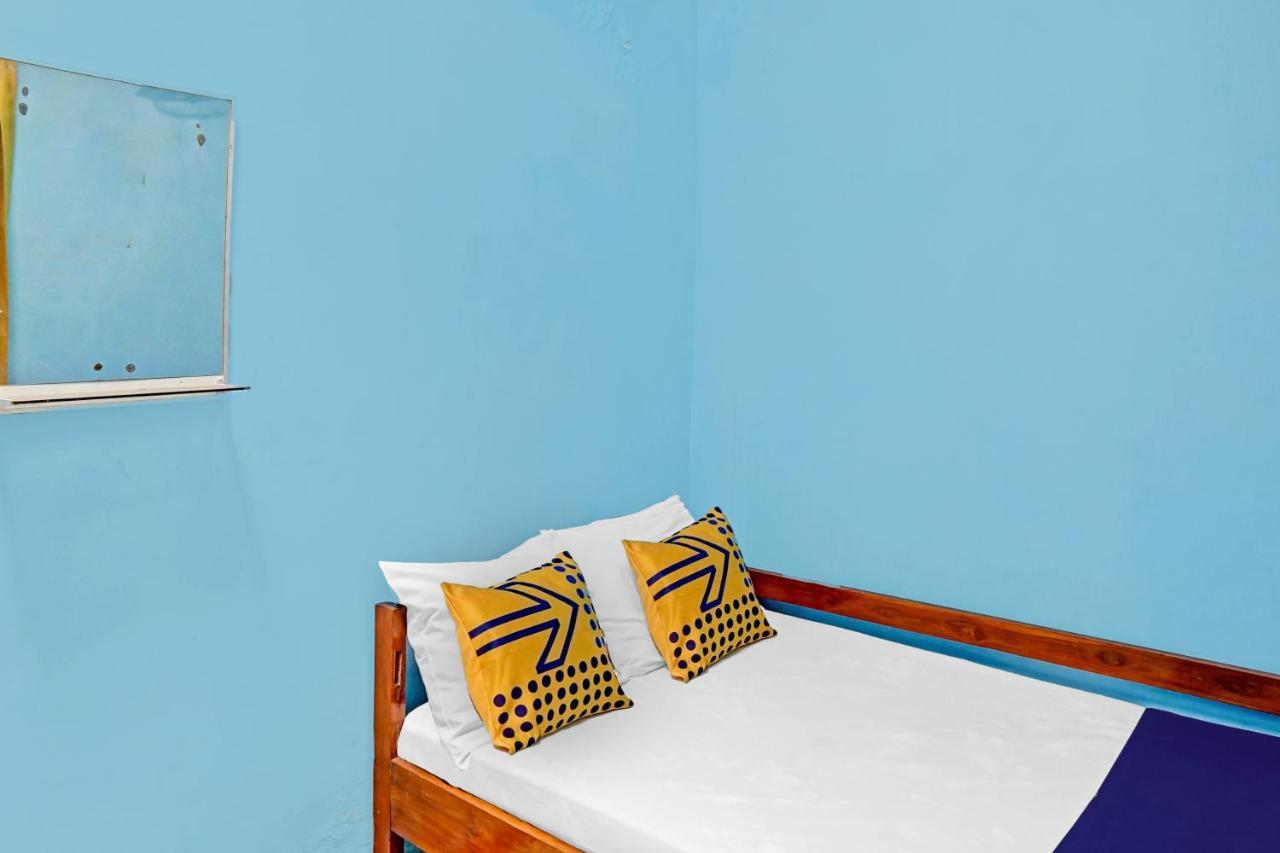 Oyo 90729 Sekar Guest House Jember Bagian luar foto