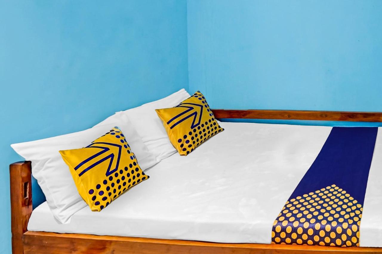 Oyo 90729 Sekar Guest House Jember Bagian luar foto